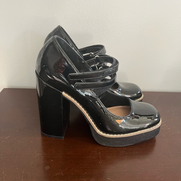 Women's Twice Mary Jane Platform Pumps - Picture 6 of 7